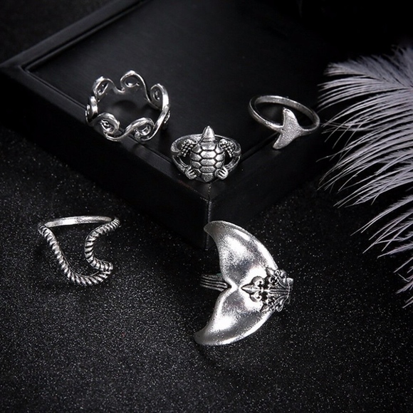 'Deep Sea Dive' 5-piece Whale and Turtle Ring Set - Picture 2 of 7